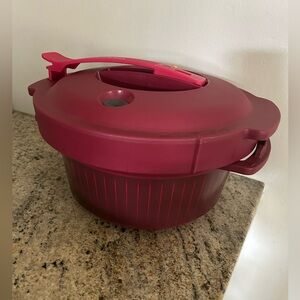 Tupperware Microwave Pressure Cooker 3Qt / 3L Red 7643A-1 Maroon